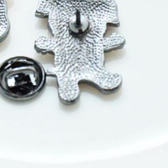 Laughing Pig Pin Brooch - Picture 2 of 2